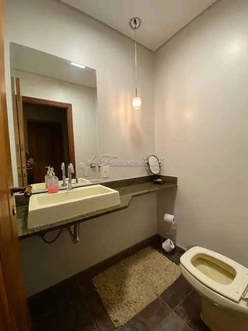 Casa com 3 quartos à venda, 450m2 em Centro, Itapetininga - SP - imagem 8 Foto 8 de Casa com 3 quartos à venda, 450m2 em Centro, Itapetininga - SP