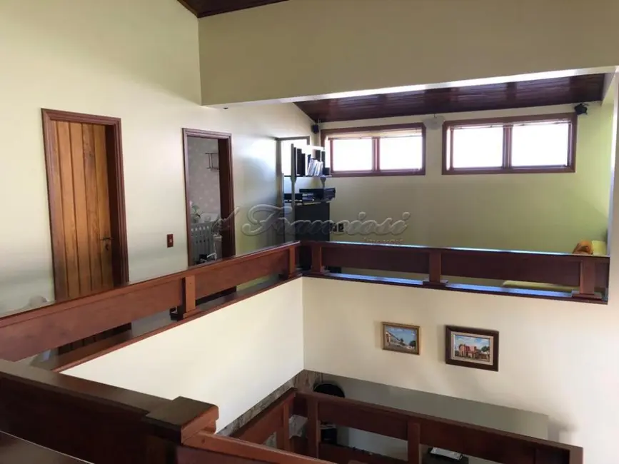 Casa com 3 quartos à venda, 450m2 em Centro, Itapetininga - SP - imagem 9 Foto 9 de Casa com 3 quartos à venda, 450m2 em Centro, Itapetininga - SP