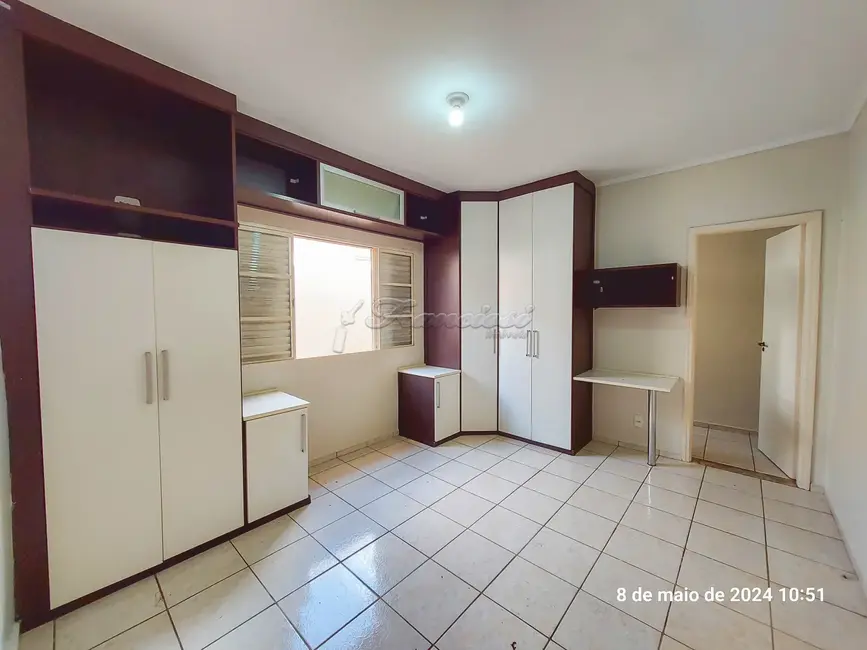 Casa com 3 quartos à venda, 190m2 em Vila Barth, Itapetininga - SP - imagem 8 Foto 8 de Casa com 3 quartos à venda, 190m2 em Vila Barth, Itapetininga - SP