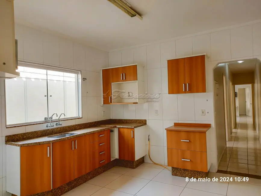 Casa com 3 quartos à venda, 190m2 em Vila Barth, Itapetininga - SP - imagem 3 Foto 3 de Casa com 3 quartos à venda, 190m2 em Vila Barth, Itapetininga - SP