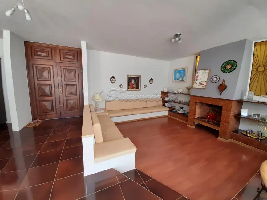 Foto 1 de Casa com 3 quartos à venda, 435m2 em Vila Rosa, Itapetininga - SP