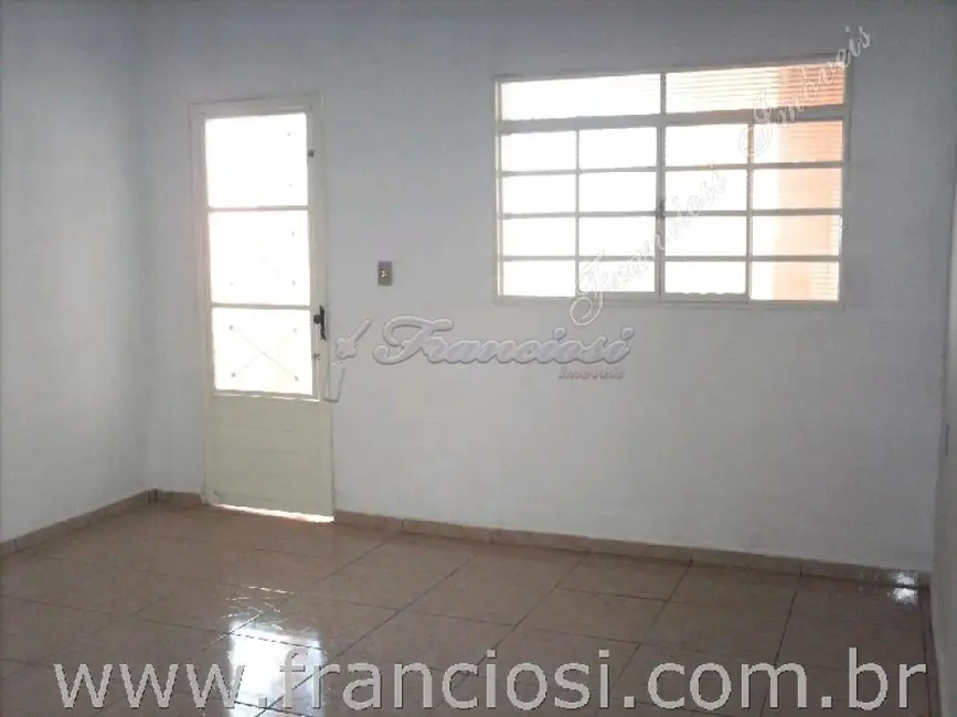 Foto 2 de Casa com 2 quartos à venda, 150m2 em Vila Nastri, Itapetininga - SP