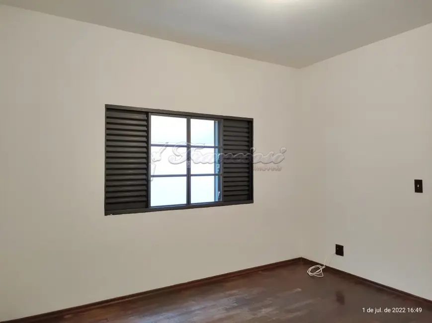 Casa de Condomínio com 3 quartos à venda, 240m2 em Vila Aparecida, Itapetininga - SP - imagem 3 Foto 3 de Casa de Condomínio com 3 quartos à venda, 240m2 em Vila Aparecida, Itapetininga - SP