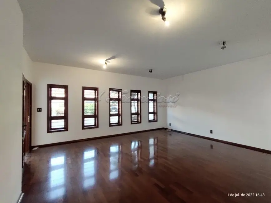 Casa de Condomínio com 3 quartos à venda, 240m2 em Vila Aparecida, Itapetininga - SP - imagem 2 Foto 2 de Casa de Condomínio com 3 quartos à venda, 240m2 em Vila Aparecida, Itapetininga - SP