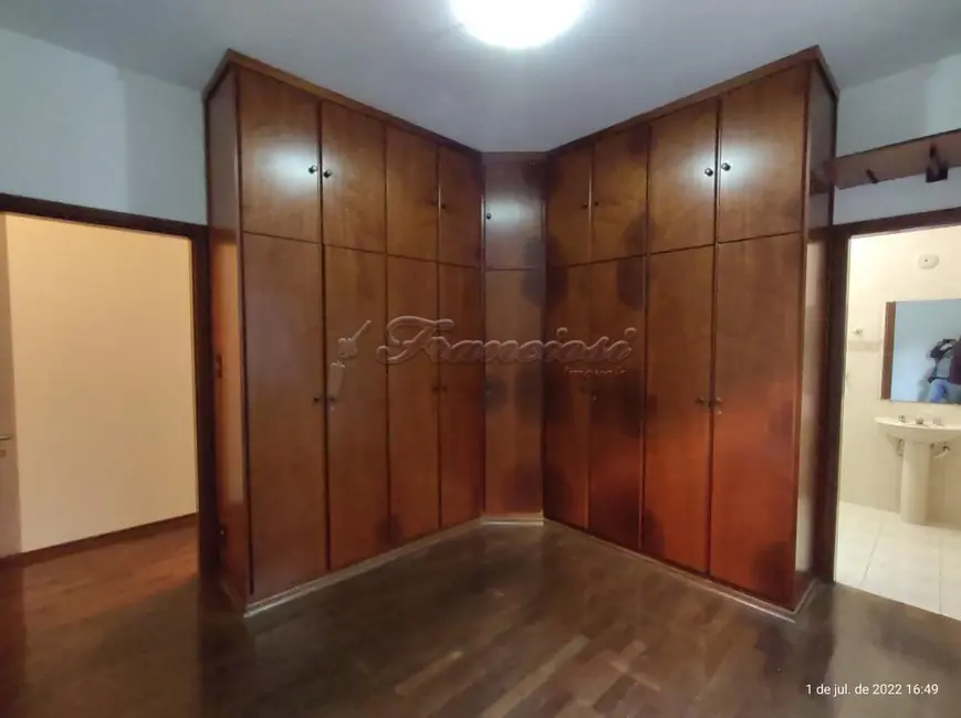 Casa de Condomínio com 3 quartos à venda, 240m2 em Vila Aparecida, Itapetininga - SP - imagem 6 Foto 6 de Casa de Condomínio com 3 quartos à venda, 240m2 em Vila Aparecida, Itapetininga - SP