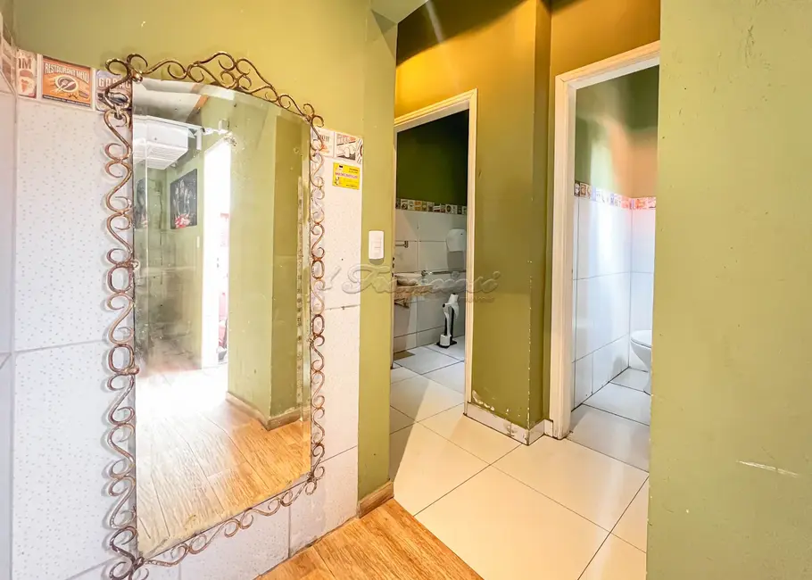 Loja com 4 quartos à venda, 200m2 em Centro, Itapetininga - SP - imagem 9 Foto 9 de Loja com 4 quartos à venda, 200m2 em Centro, Itapetininga - SP
