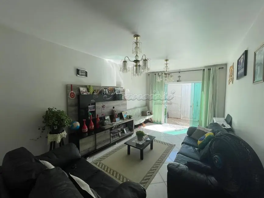 Casa com 3 quartos à venda, 210m2 em Vila Nova Itapetininga, Itapetininga - SP - imagem 3 Foto 3 de Casa com 3 quartos à venda, 210m2 em Vila Nova Itapetininga, Itapetininga - SP
