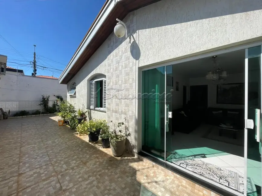 Casa com 3 quartos à venda, 210m2 em Vila Nova Itapetininga, Itapetininga - SP - imagem 2 Foto 2 de Casa com 3 quartos à venda, 210m2 em Vila Nova Itapetininga, Itapetininga - SP