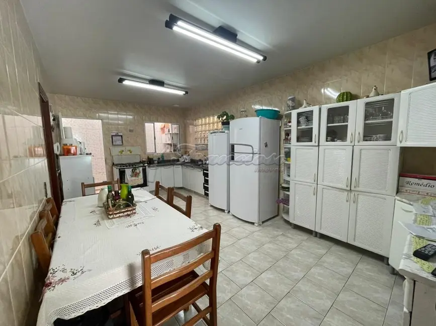 Casa com 3 quartos à venda, 210m2 em Vila Nova Itapetininga, Itapetininga - SP - imagem 4 Foto 4 de Casa com 3 quartos à venda, 210m2 em Vila Nova Itapetininga, Itapetininga - SP