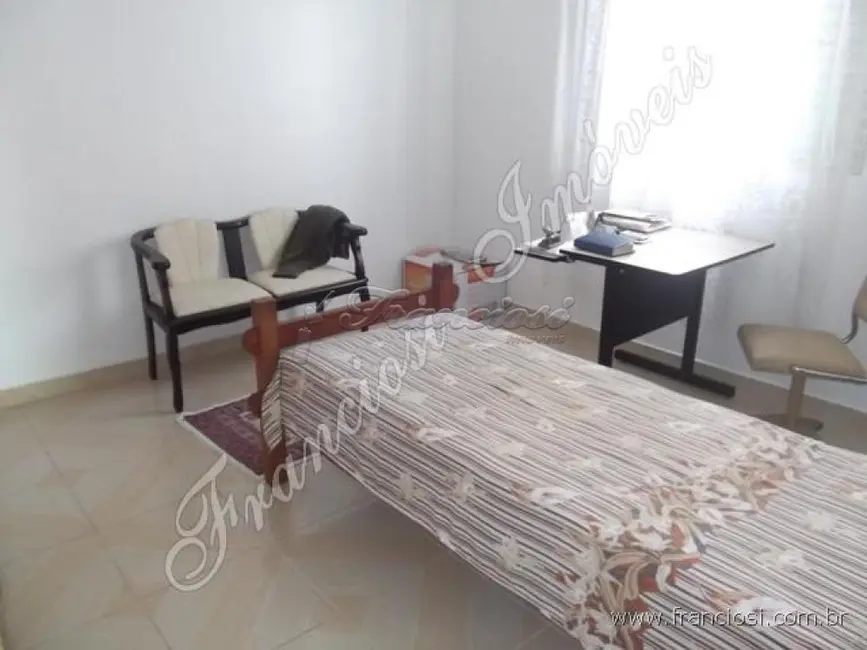 Casa com 5 quartos à venda, 180m2 em Vila Vendramini, Itapetininga - SP - imagem 7 Foto 7 de Casa com 5 quartos à venda, 180m2 em Vila Vendramini, Itapetininga - SP