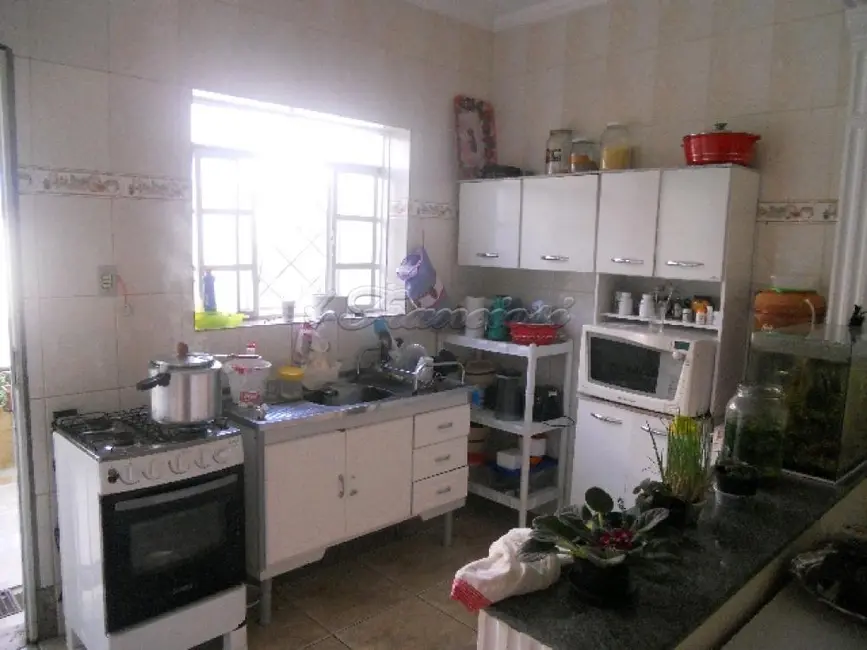 Casa com 3 quartos à venda, 180m2 em Vila Barth, Itapetininga - SP - imagem 4 Foto 4 de Casa com 3 quartos à venda, 180m2 em Vila Barth, Itapetininga - SP