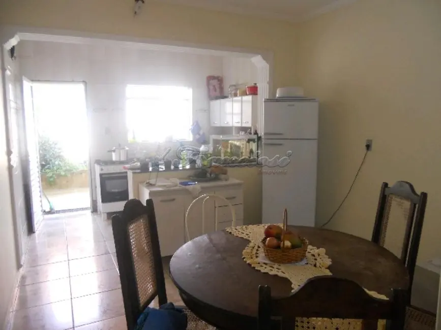 Casa com 3 quartos à venda, 180m2 em Vila Barth, Itapetininga - SP - imagem 3 Foto 3 de Casa com 3 quartos à venda, 180m2 em Vila Barth, Itapetininga - SP
