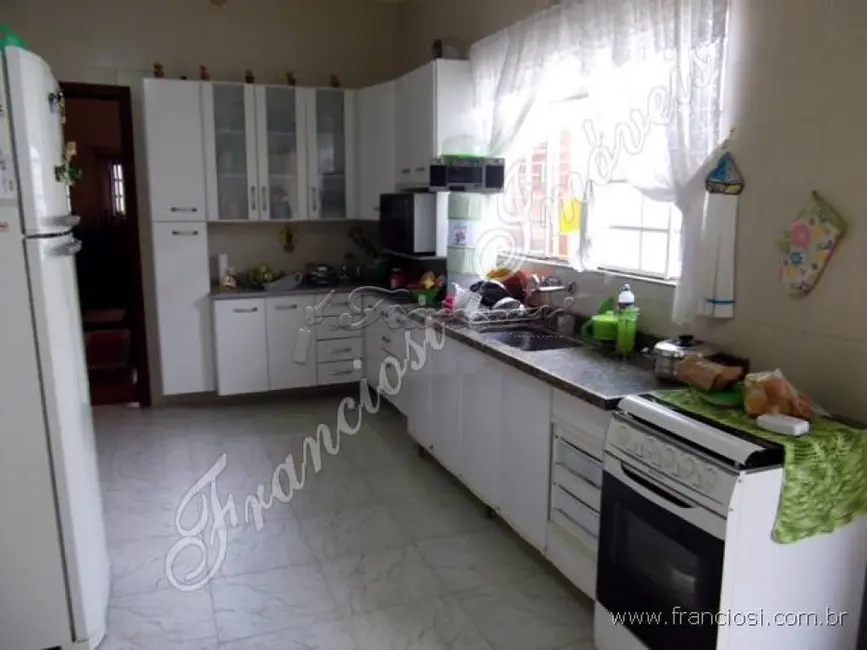 Casa com 4 quartos à venda, 190m2 em Centro, Itapetininga - SP - imagem 3 Foto 3 de Casa com 4 quartos à venda, 190m2 em Centro, Itapetininga - SP