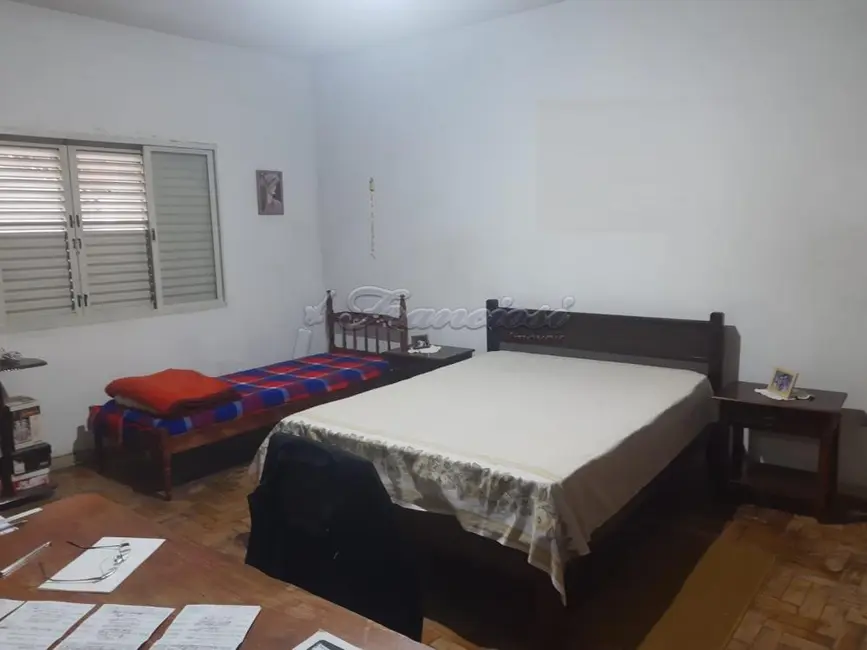 Casa com 3 quartos à venda, 300m2 em Centro, Itapetininga - SP - imagem 6 Foto 6 de Casa com 3 quartos à venda, 300m2 em Centro, Itapetininga - SP