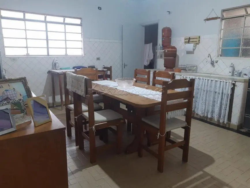 Casa com 3 quartos à venda, 300m2 em Centro, Itapetininga - SP - imagem 2 Foto 2 de Casa com 3 quartos à venda, 300m2 em Centro, Itapetininga - SP