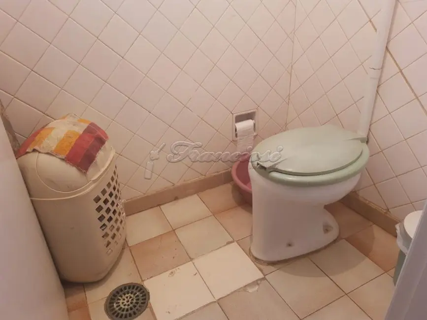 Casa com 3 quartos à venda, 300m2 em Centro, Itapetininga - SP - imagem 8 Foto 8 de Casa com 3 quartos à venda, 300m2 em Centro, Itapetininga - SP