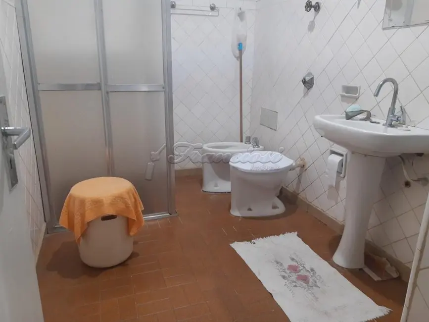 Casa com 3 quartos à venda, 300m2 em Centro, Itapetininga - SP - imagem 4 Foto 4 de Casa com 3 quartos à venda, 300m2 em Centro, Itapetininga - SP