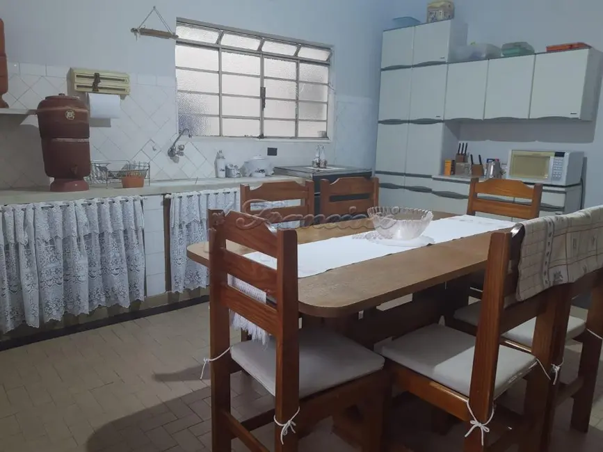 Casa com 3 quartos à venda, 300m2 em Centro, Itapetininga - SP - imagem 3 Foto 3 de Casa com 3 quartos à venda, 300m2 em Centro, Itapetininga - SP