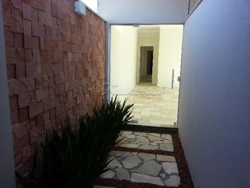 Foto 2 de Casa com 2 quartos à venda, 155m2 em Vila Alves, Itapetininga - SP