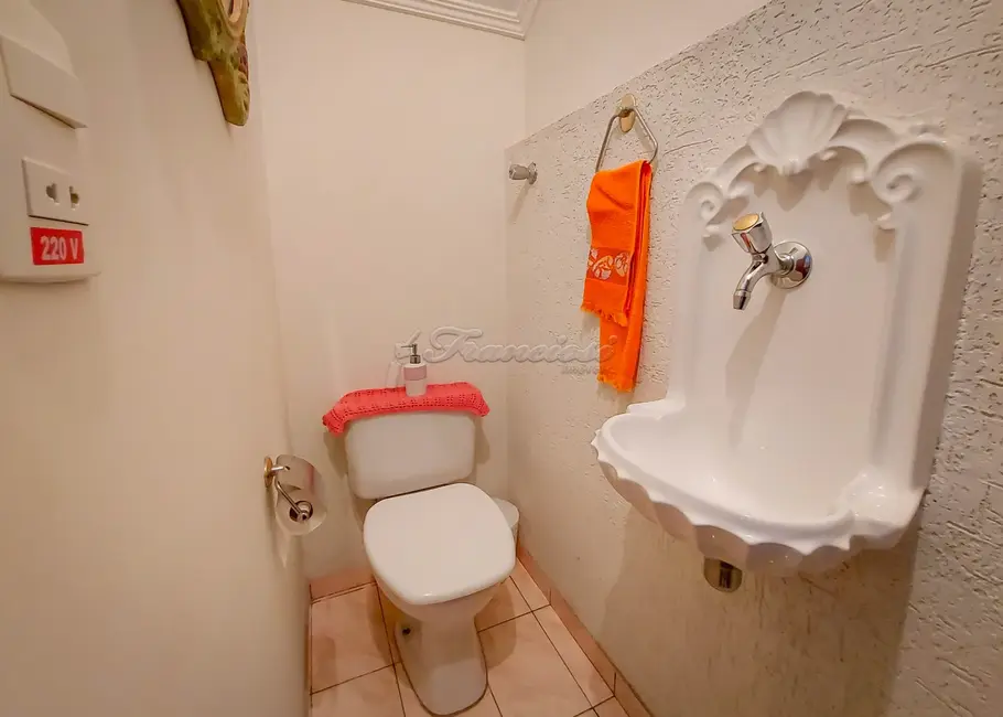 Casa com 3 quartos à venda, 133m2 em Vila Barth, Itapetininga - SP - imagem 3 Foto 3 de Casa com 3 quartos à venda, 133m2 em Vila Barth, Itapetininga - SP