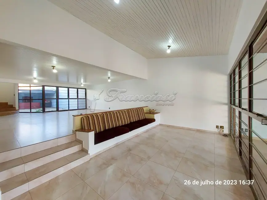 Casa com 4 quartos à venda, 370m2 em Centro, Itapetininga - SP - imagem 9 Foto 9 de Casa com 4 quartos à venda, 370m2 em Centro, Itapetininga - SP