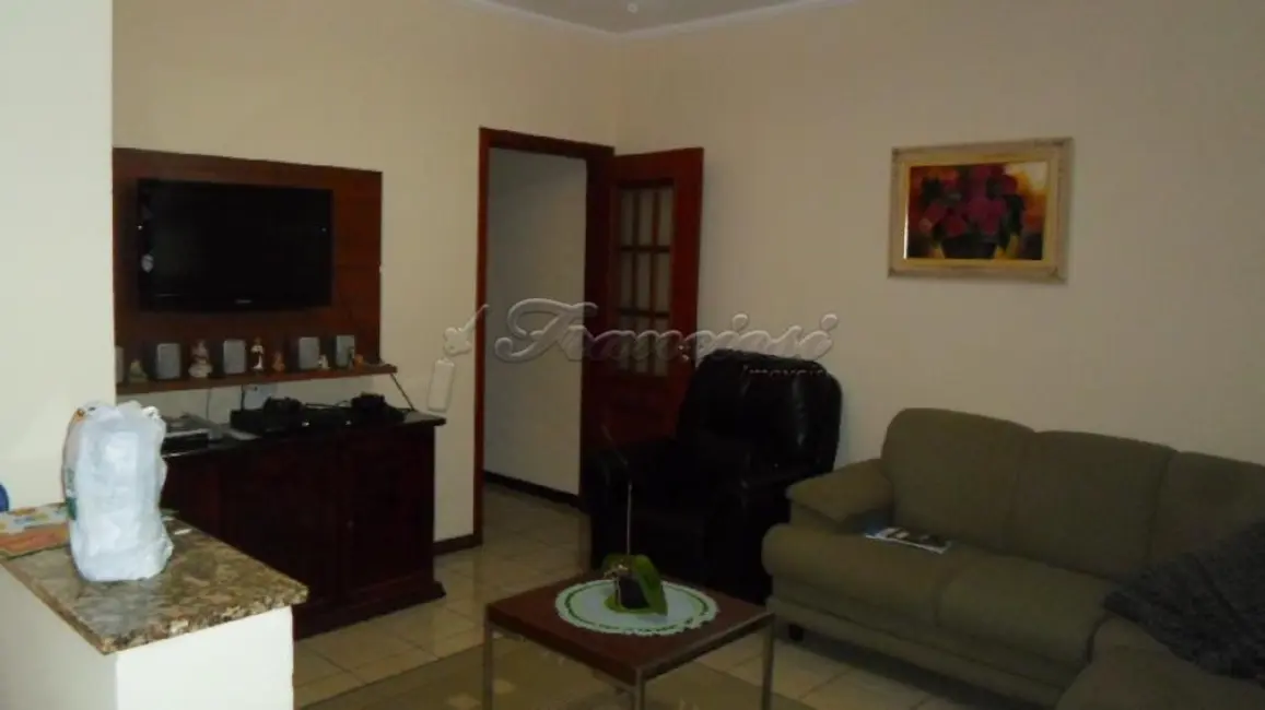 Casa com 5 quartos à venda, 125m2 em Vila Mazarino, Itapetininga - SP - imagem 4 Foto 4 de Casa com 5 quartos à venda, 125m2 em Vila Mazarino, Itapetininga - SP