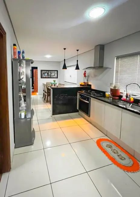 Casa com 4 quartos à venda, 300m2 em Vila Barth, Itapetininga - SP - imagem 5 Foto 5 de Casa com 4 quartos à venda, 300m2 em Vila Barth, Itapetininga - SP