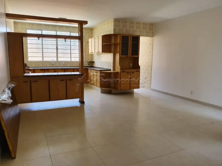 Foto 3 de Casa com 3 quartos à venda, 165m2 em Centro, Itapetininga - SP