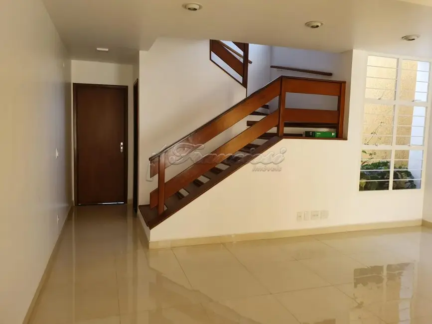 Foto 1 de Casa com 3 quartos à venda, 165m2 em Centro, Itapetininga - SP