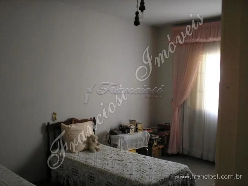 Casa com 4 quartos à venda, 380m2 em Centro, Itapetininga - SP - imagem 3 Foto 3 de Casa com 4 quartos à venda, 380m2 em Centro, Itapetininga - SP