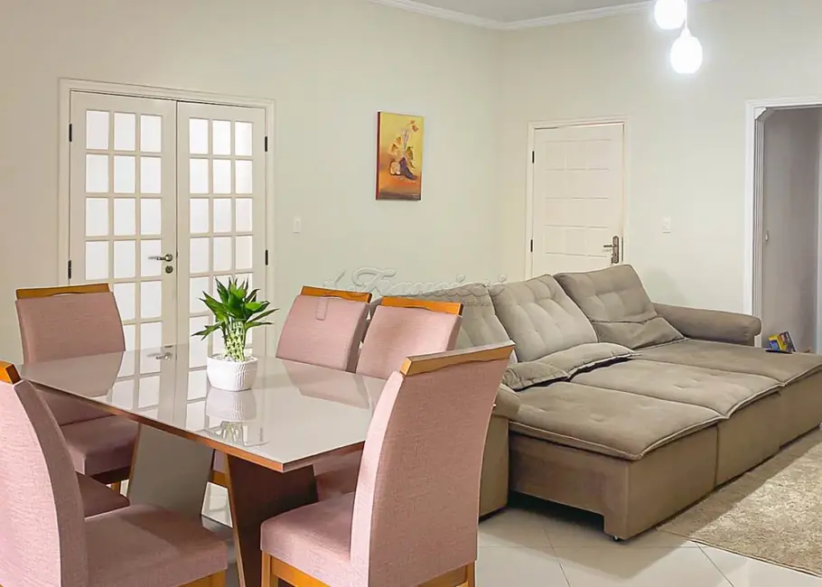 Casa com 3 quartos à venda, 310m2 em Morada do Sol, Itapetininga - SP - imagem 3 Foto 3 de Casa com 3 quartos à venda, 310m2 em Morada do Sol, Itapetininga - SP