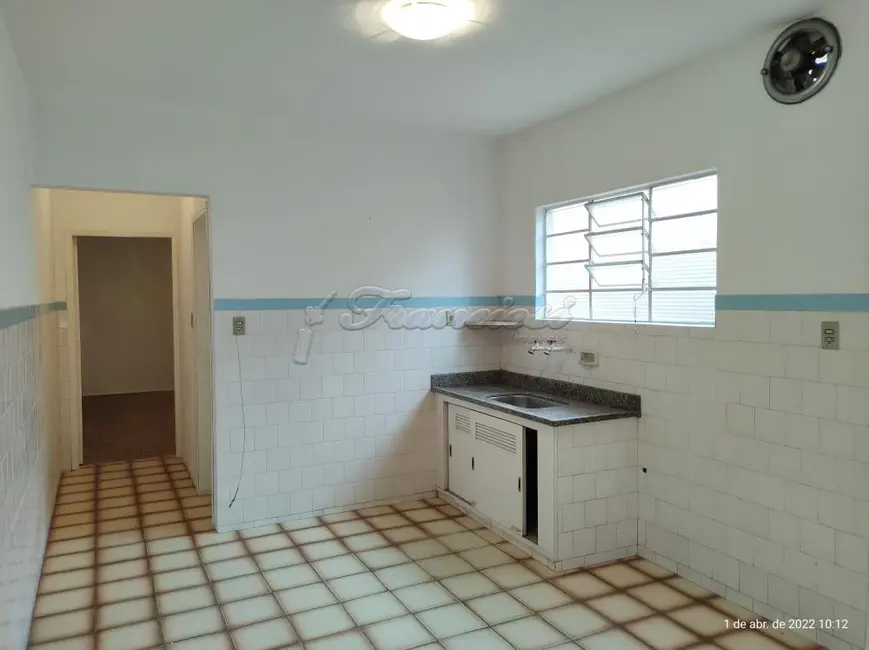 Casa com 2 quartos à venda, 153m2 em Centro, Itapetininga - SP - imagem 4 Foto 4 de Casa com 2 quartos à venda, 153m2 em Centro, Itapetininga - SP