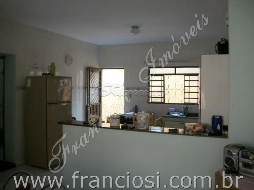 Casa com 2 quartos à venda, 180m2 em Vila Salém, Itapetininga - SP - imagem 3 Foto 3 de Casa com 2 quartos à venda, 180m2 em Vila Salém, Itapetininga - SP