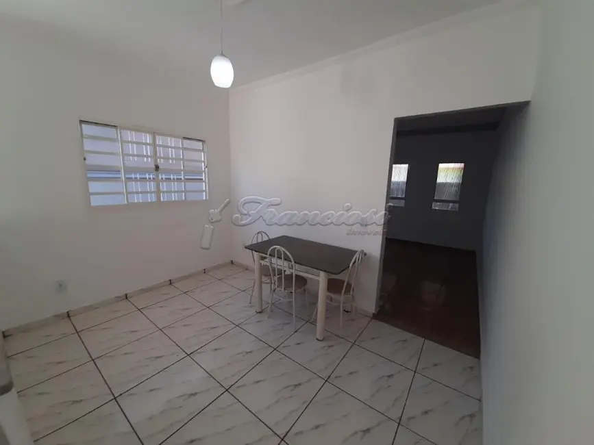 Casa com 2 quartos à venda, 108m2 em Vila Salém, Itapetininga - SP - imagem 4 Foto 4 de Casa com 2 quartos à venda, 108m2 em Vila Salém, Itapetininga - SP