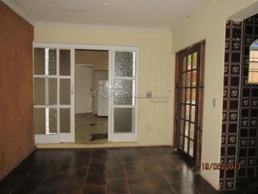 Casa com 4 quartos à venda, 377m2 em Centro, Itapetininga - SP - imagem 6 Foto 6 de Casa com 4 quartos à venda, 377m2 em Centro, Itapetininga - SP