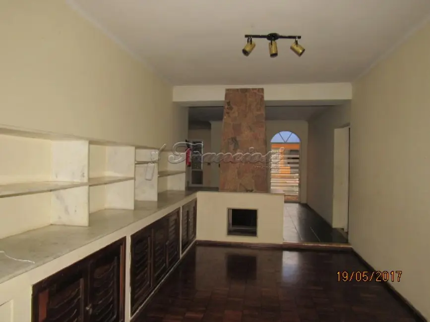 Casa com 4 quartos à venda, 377m2 em Centro, Itapetininga - SP - imagem 5 Foto 5 de Casa com 4 quartos à venda, 377m2 em Centro, Itapetininga - SP