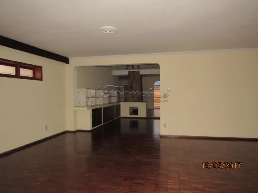 Casa com 4 quartos à venda, 377m2 em Centro, Itapetininga - SP - imagem 3 Foto 3 de Casa com 4 quartos à venda, 377m2 em Centro, Itapetininga - SP