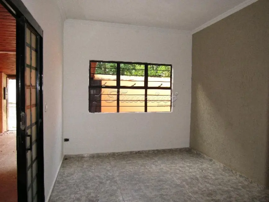 Casa com 3 quartos à venda, 182m2 em Jardim Monte Santo, Itapetininga - SP - imagem 3 Foto 3 de Casa com 3 quartos à venda, 182m2 em Jardim Monte Santo, Itapetininga - SP