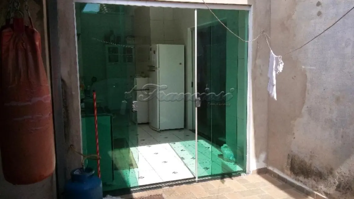 Casa com 2 quartos à venda, 194m2 em Centro, Itapetininga - SP - imagem 8 Foto 8 de Casa com 2 quartos à venda, 194m2 em Centro, Itapetininga - SP