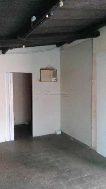 Casa com 2 quartos à venda, 194m2 em Centro, Itapetininga - SP - imagem 4 Foto 4 de Casa com 2 quartos à venda, 194m2 em Centro, Itapetininga - SP