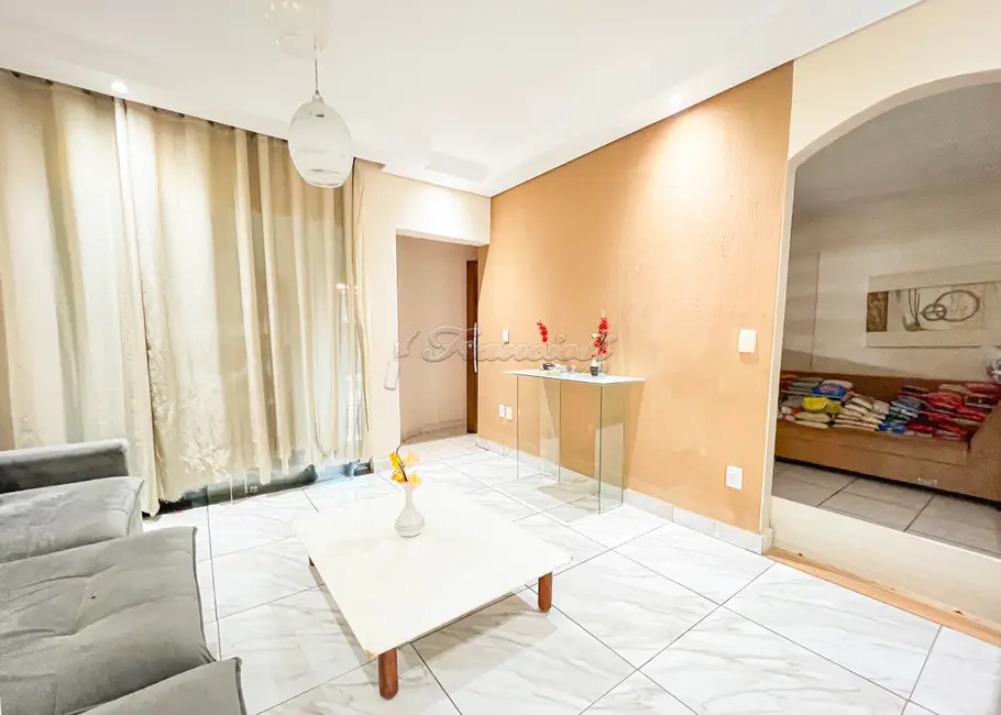Casa com 3 quartos à venda, 228m2 em Jardim Fogaça, Itapetininga - SP - imagem 3 Foto 3 de Casa com 3 quartos à venda, 228m2 em Jardim Fogaça, Itapetininga - SP