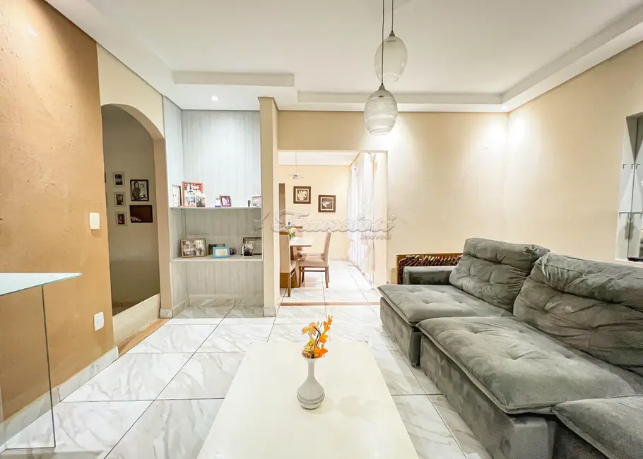 Foto 2 de Casa com 3 quartos à venda, 228m2 em Jardim Fogaça, Itapetininga - SP