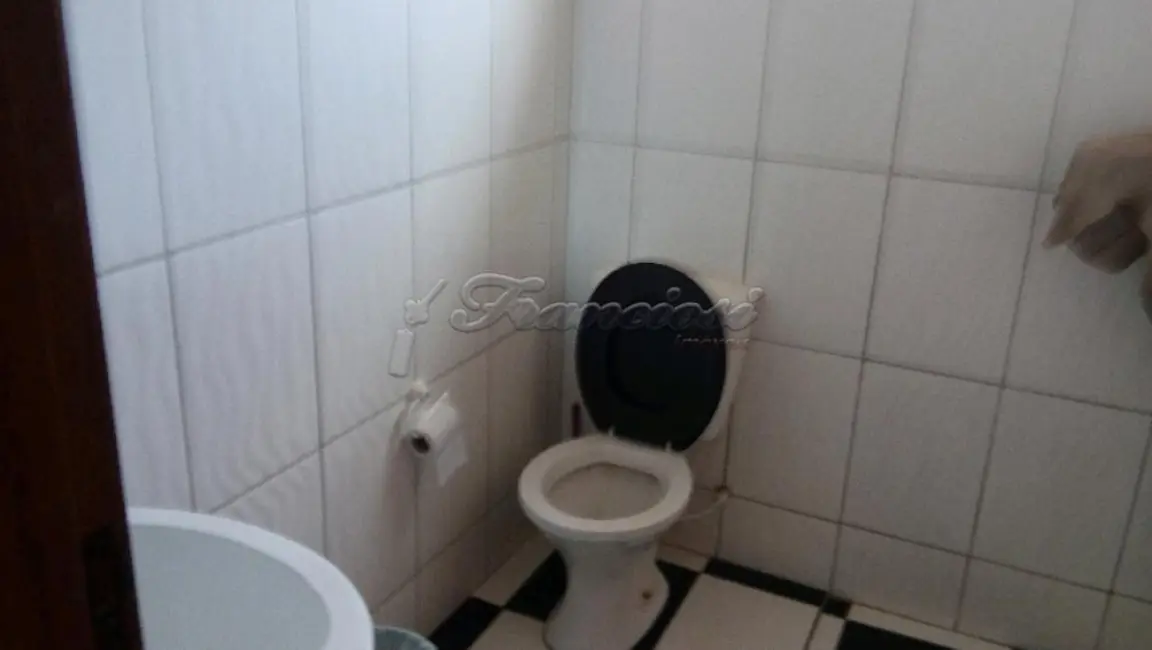 Casa com 3 quartos à venda, 295m2 em Vila Santana, Itapetininga - SP - imagem 3 Foto 3 de Casa com 3 quartos à venda, 295m2 em Vila Santana, Itapetininga - SP