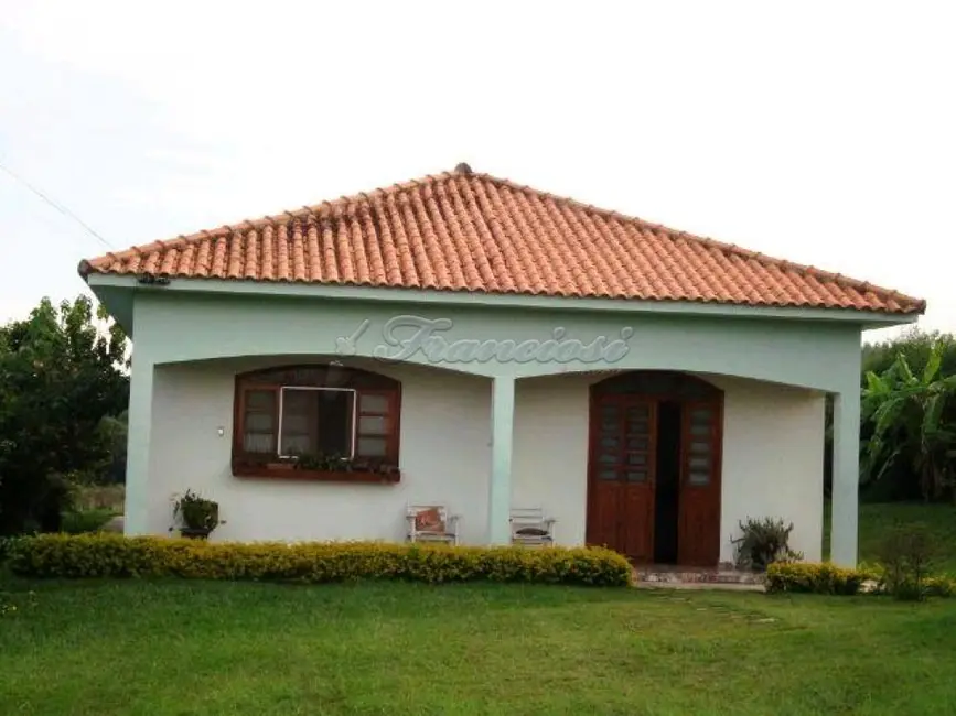 Foto 2 de Casa com 2 quartos à venda, 180m2 em Centro, Guarei - SP