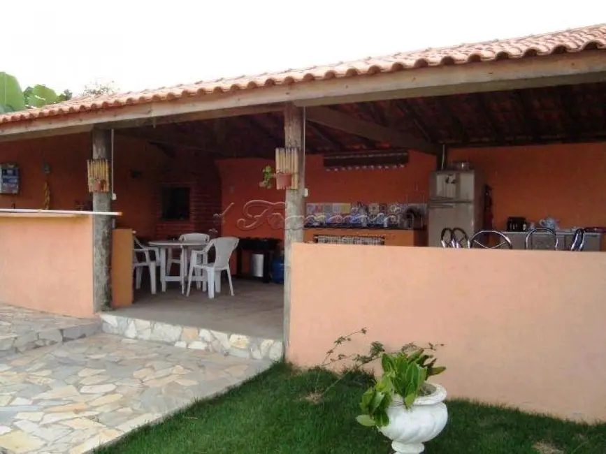 Casa com 2 quartos à venda, 180m2 em Centro, Guarei - SP - imagem 5 Foto 5 de Casa com 2 quartos à venda, 180m2 em Centro, Guarei - SP