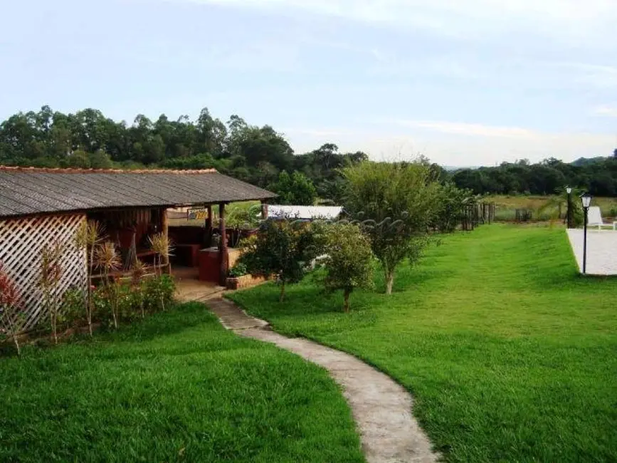 Casa com 2 quartos à venda, 180m2 em Centro, Guarei - SP - imagem 8 Foto 8 de Casa com 2 quartos à venda, 180m2 em Centro, Guarei - SP