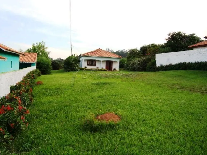 Casa com 2 quartos à venda, 180m2 em Centro, Guarei - SP - imagem 6 Foto 6 de Casa com 2 quartos à venda, 180m2 em Centro, Guarei - SP