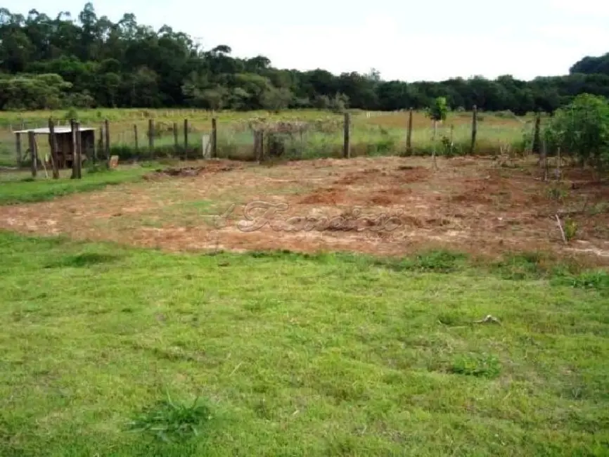 Casa com 2 quartos à venda, 180m2 em Centro, Guarei - SP - imagem 3 Foto 3 de Casa com 2 quartos à venda, 180m2 em Centro, Guarei - SP