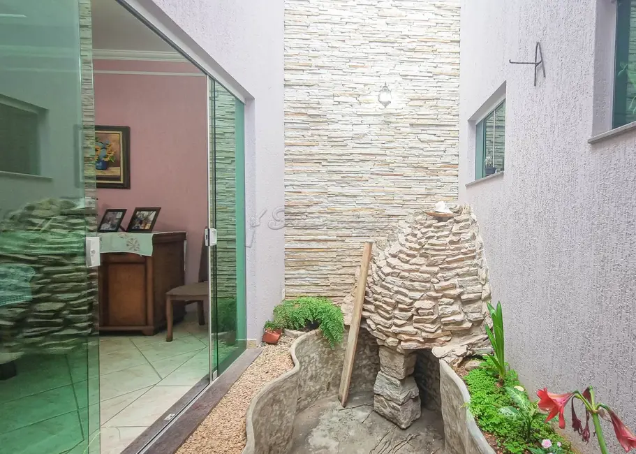 Casa com 3 quartos à venda, 251m2 em Parque da Lagoa, Itapetininga - SP - imagem 5 Foto 5 de Casa com 3 quartos à venda, 251m2 em Parque da Lagoa, Itapetininga - SP