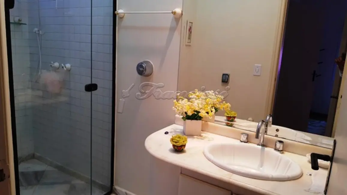 Casa com 3 quartos à venda, 212m2 em Centro, Itapetininga - SP - imagem 4 Foto 4 de Casa com 3 quartos à venda, 212m2 em Centro, Itapetininga - SP